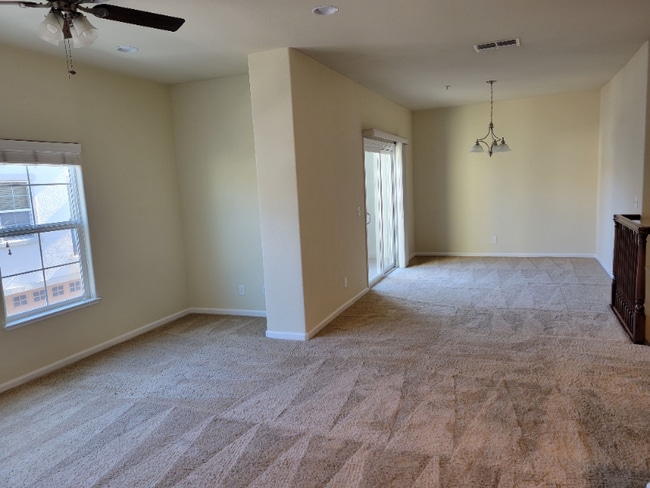 3301 N Park Dr, Unit 2013 in Sacramento, CA - Building Photo - Building Photo