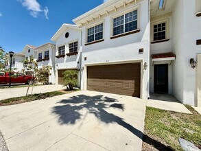 8614 Miramar Terrace Cir in Tampa, FL - Building Photo - Building Photo