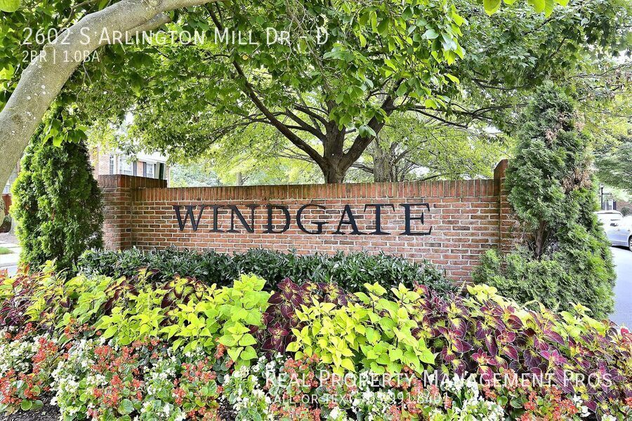 2602 S Arlington Mill Dr in Arlington, VA - Foto de edificio