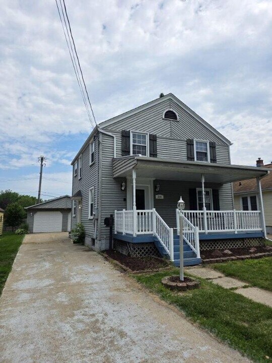 226 Lake St in Menasha, WI - Building Photo