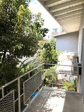 1320 N Martel Ave, Unit 6 in Los Angeles, CA - Foto de edificio - Building Photo