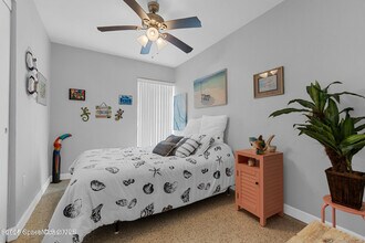 250 N Banana River Dr in Merritt Island, FL - Foto de edificio - Building Photo