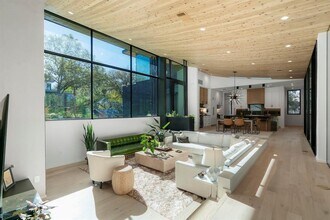 2404 Rock Terrace Cir in Austin, TX - Building Photo - Building Photo