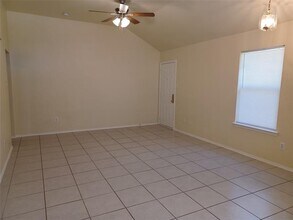 537 Monarch Dr in Lancaster, TX - Building Photo - Building Photo