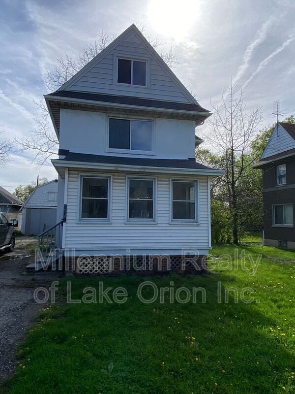 property at 638 Joslyn Ave