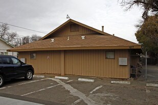 671-677 Plaza Ave in Sacramento, CA - Building Photo