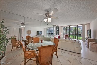 651 Seaview Ct in Marco Island, FL - Foto de edificio - Building Photo