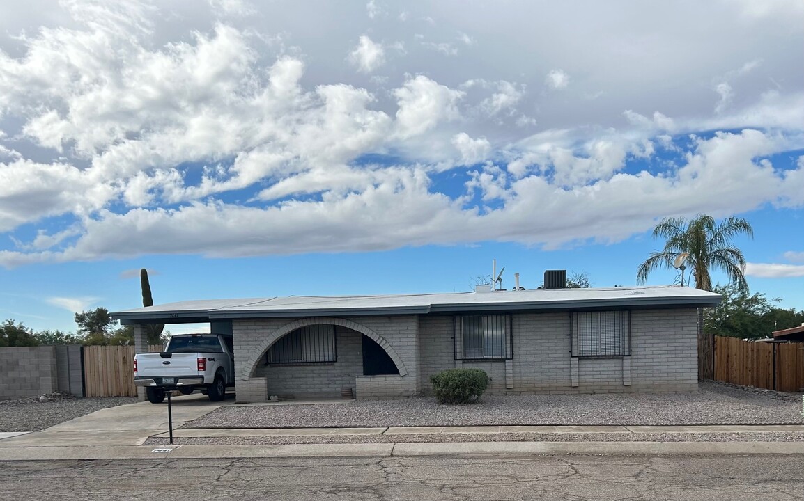 7441 N Patriot Dr in Tucson, AZ - Building Photo