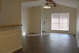 1610 Christine Rd in Wichita Falls, TX - Foto de edificio - Building Photo