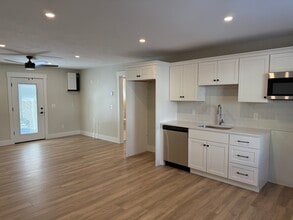480 Wareham St in Middleboro, MA - Foto de edificio - Building Photo