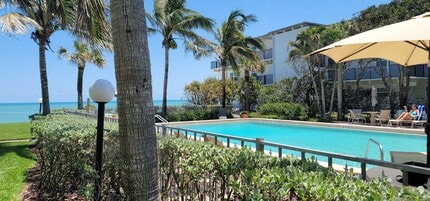 4450 Highway A1A, Unit 102 in Vero Beach, FL - Foto de edificio - Building Photo