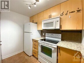 250-250 Lett St in Ottawa, ON - Building Photo - Building Photo