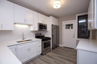 3934 N Janssen Ave, Unit J09W in Chicago, IL - Building Photo - Building Photo