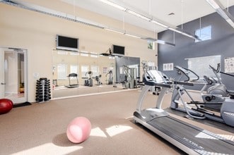 3695 Stevenson Blvd, Unit E315 in Fremont, CA - Foto de edificio - Building Photo