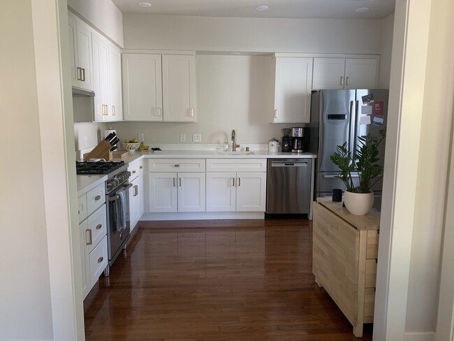 2409 I St, Unit C in Sacramento, CA - Building Photo - Building Photo