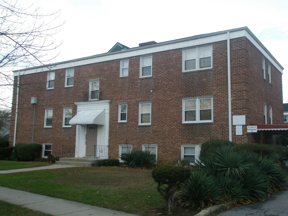 109 Lawson St in Hempstead, NY - Foto de edificio