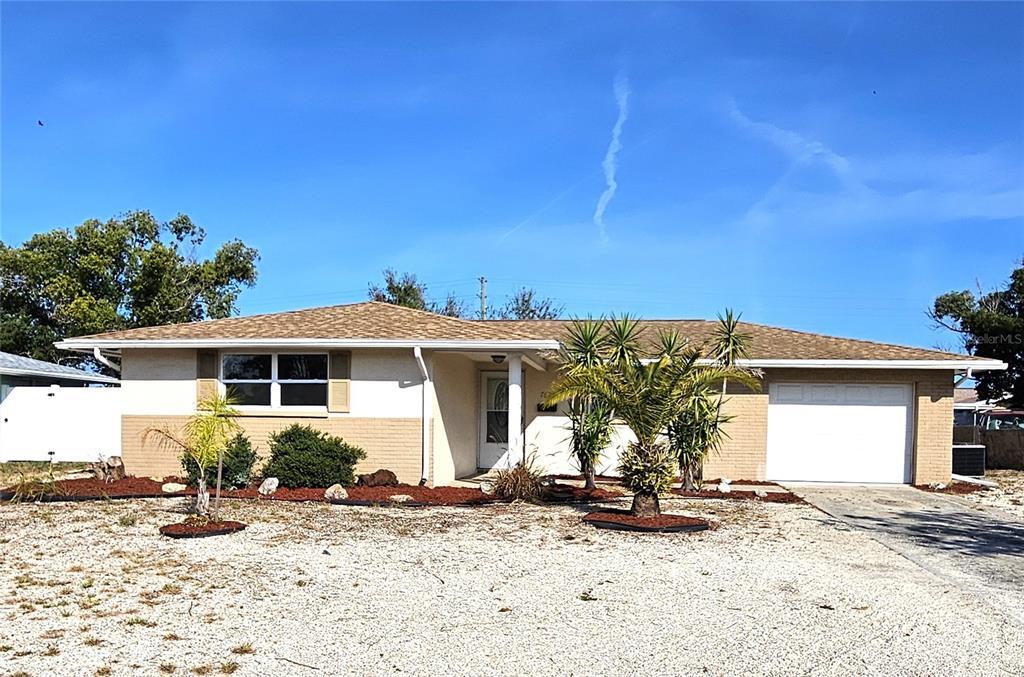 7821 Lotus Dr in Port Richey, FL - Building Photo