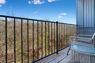 6020 Springdale Rd in Austin, TX - Building Photo - Building Photo