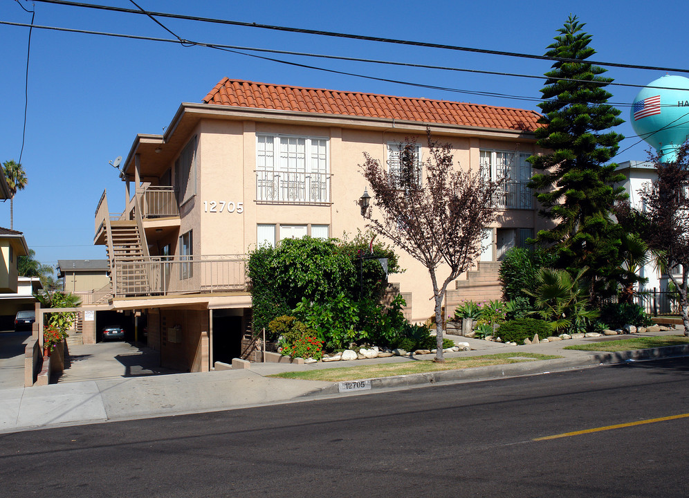 12705 Ramona Ave in Hawthorne, CA - Building Photo