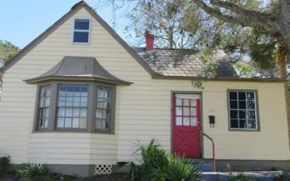320 N Peninsula Dr in Daytona Beach, FL - Building Photo