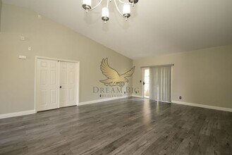 10524 Autumn Pine Ave in Las Vegas, NV - Building Photo - Building Photo