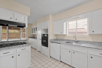 10534 Huntington View Dr in Houston, TX - Building Photo - Building Photo