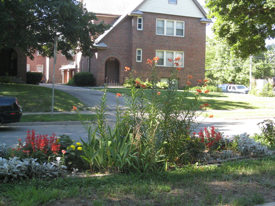 Kingman Gardens in Des Moines, IA - Foto de edificio