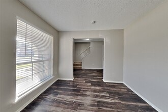 10018 Rippling Fields Dr in Houston, TX - Building Photo - Building Photo