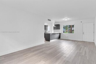 6235 SW Kendale Lakes Cir in Miami, FL - Building Photo - Building Photo