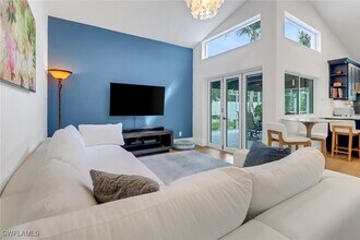 1139 Jardin Dr in Naples, FL - Foto de edificio - Building Photo