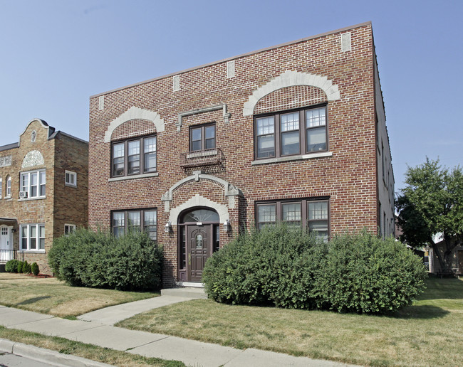 3273 S Kinnickinnic Ave in Milwaukee, WI - Building Photo - Building Photo