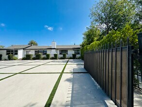 5148 Otis Ave, Unit 5148 A Otis Ave in Tarzana, CA - Building Photo - Building Photo