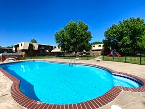 Magnolia Woods in Wichita, KS - Building Photo - Building Photo