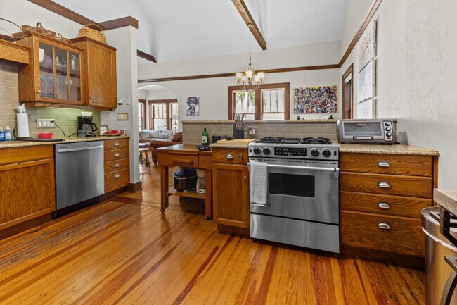 204 NE 3rd Ave in Gainesville, FL - Building Photo - Building Photo