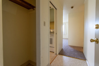 527 E 1st St in Port Angeles, WA - Building Photo - Interior Photo