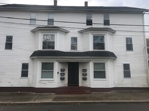 31 Beecher St in Pawtucket, RI - Foto de edificio - Primary Photo