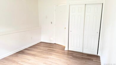 80 Belair Dr in New Milford, CT - Building Photo - Building Photo