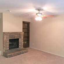 2717 Meadow Park Dr in Bedford, TX - Building Photo - Building Photo