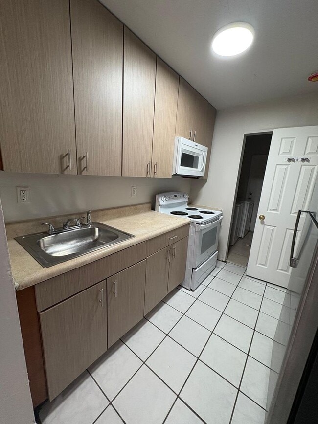 900 NW 17th Ave in Fort Lauderdale, FL - Building Photo - Building Photo