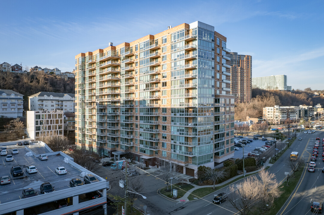 One Hudson Park in Edgewater, NJ - Building Photo