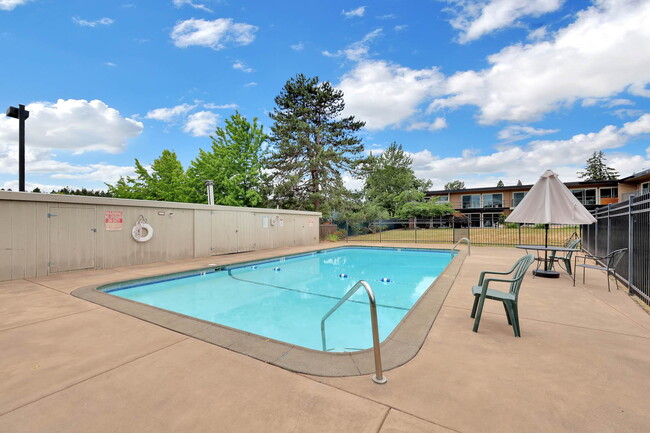 Olympic Villa Apartments in Eugene, OR - Foto de edificio - Building Photo