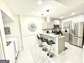130 Governors Dr in Forest Park, GA - Building Photo - Building Photo