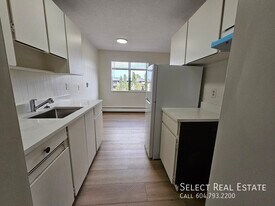 33924 George Ferguson Way in Abbotsford, BC - Building Photo