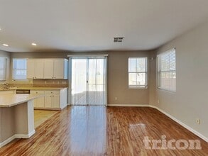 4598 Hearts Desire Ave in Las Vegas, NV - Foto de edificio - Building Photo