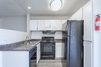 145 W Pioneer Pkwy in Grand Prairie, TX - Building Photo - Building Photo