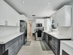 217 SE 5th St in Dania Beach, FL - Building Photo - Building Photo