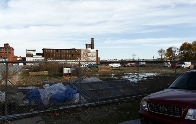 95 Grand St in Worcester, MA - Foto de edificio - Building Photo