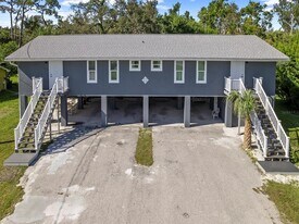 23019 Seneca Ave in Port Charlotte, FL - Building Photo