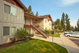Awbrey Pines on the Butte in Bend, OR - Building Photo