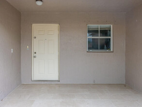 4176 Pine Ridge Ln in Weston, FL - Building Photo - Building Photo